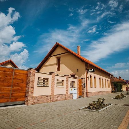 Nemeth Apartmanhazak Морахалом Экстерьер фото
