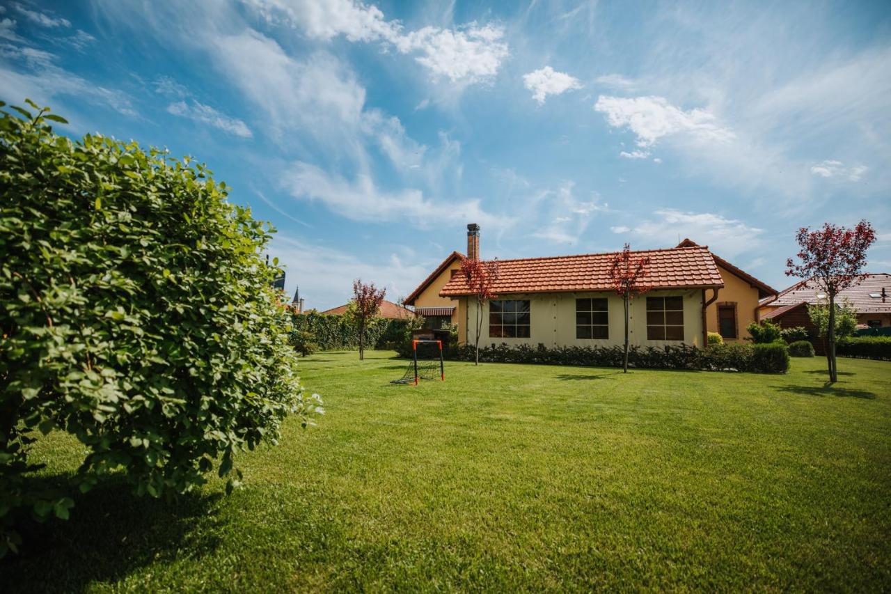Nemeth Apartmanhazak Морахалом Экстерьер фото